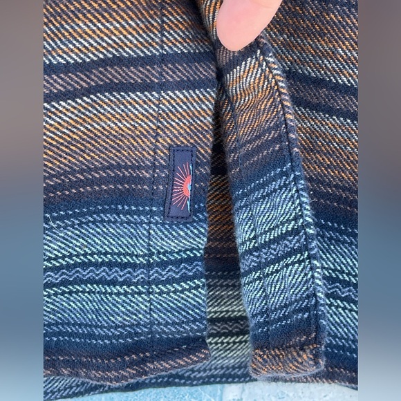 FAHERTY Seaview Shirt  in Deser Sunset Large - Picture 5 of 11